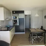 Apartment En Bord De Avec Piscine