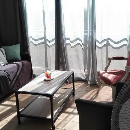 En Bord De Avec Piscine Appartement