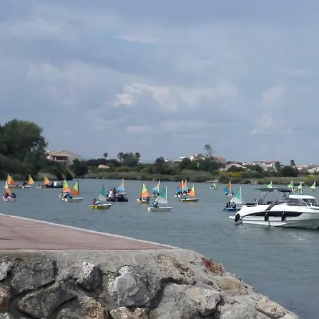 En Bord De Avec Piscine