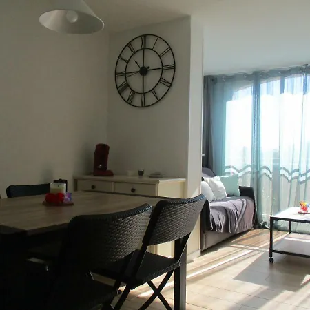 En Bord De Avec Piscine Appartement