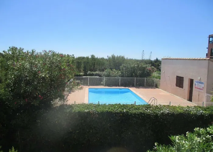 En Bord De Avec Piscine דירה סן סיפריאן